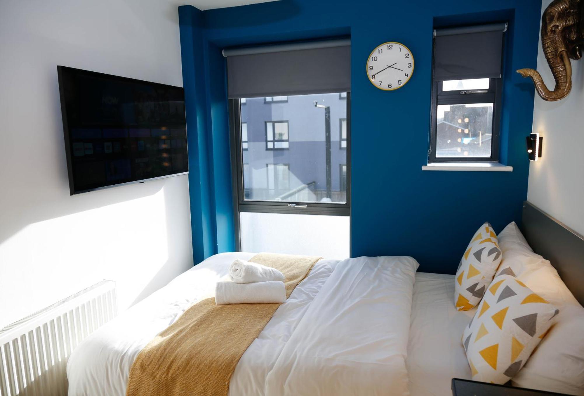 New Luxury In The Heart Of Next To Shops, Cafes, Bars & Metro With Shared Bathrooms Habitación en casa particular Londres