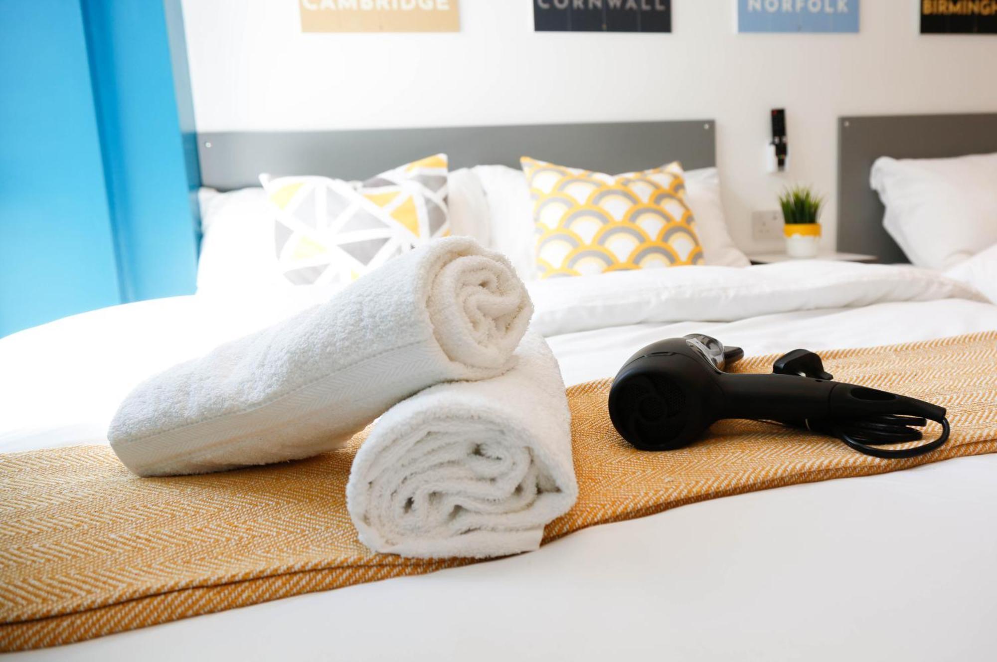 Habitación en casa particular New Luxury In The Heart Of Next To Shops, Cafes, Bars & Metro With Shared Bathrooms