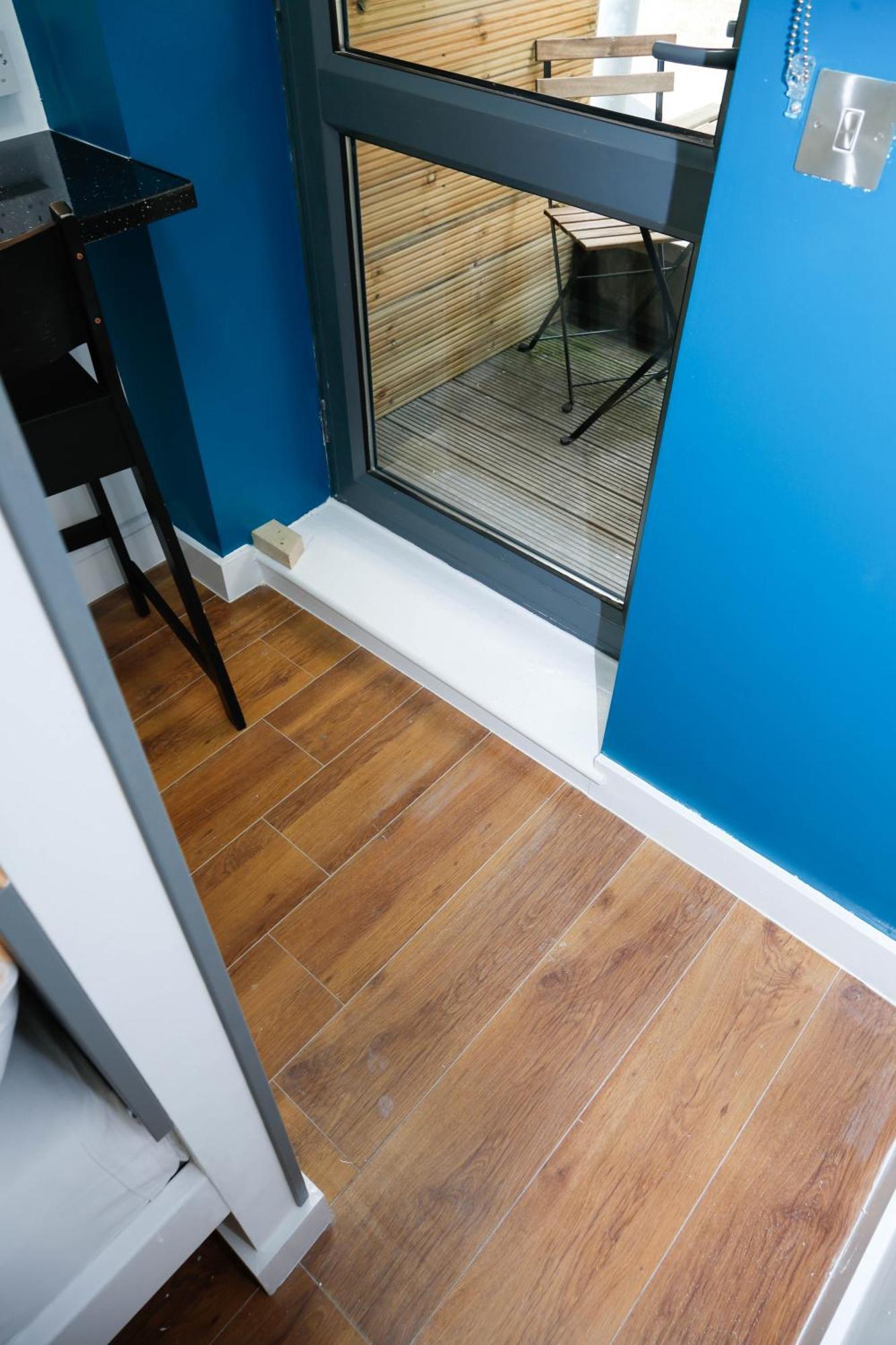 Habitación en casa particular New Luxury In The Heart Of Next To Shops, Cafes, Bars & Metro With Shared Bathrooms *