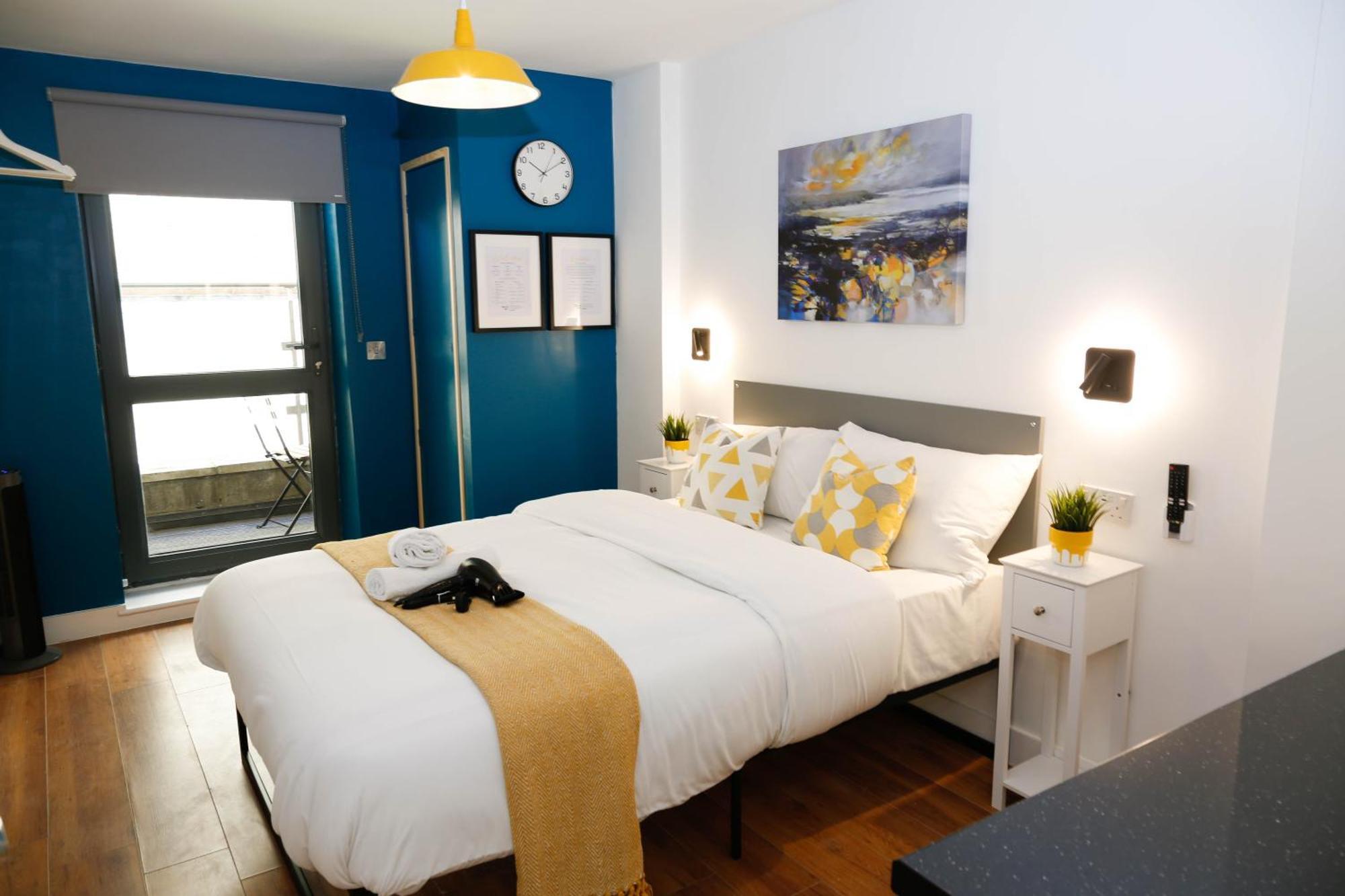 Habitación en casa particular New Luxury In The Heart Of Next To Shops, Cafes, Bars & Metro With Shared Bathrooms