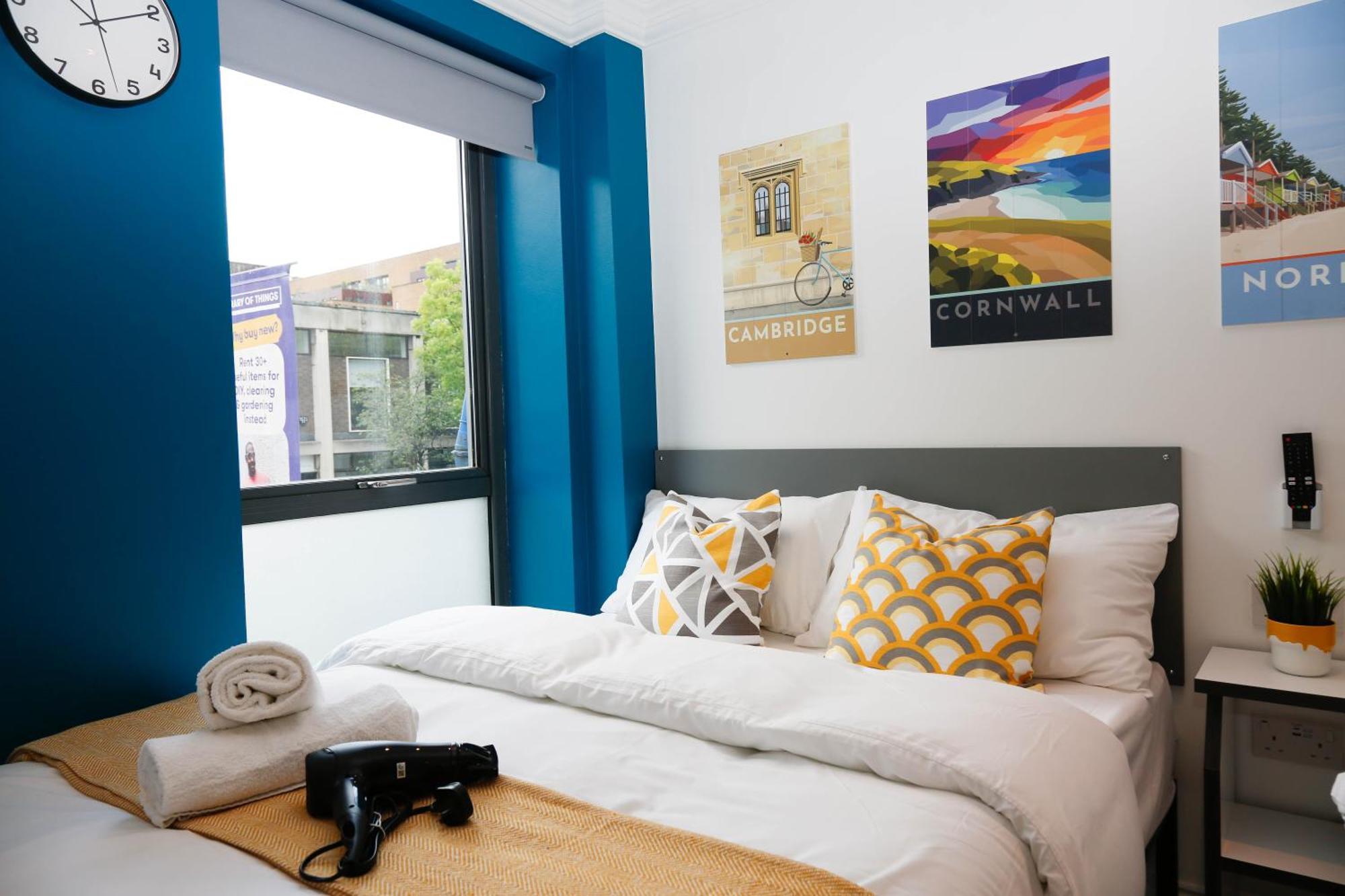 New Luxury In The Heart Of Next To Shops, Cafes, Bars & Metro With Shared Bathrooms Habitación en casa particular *